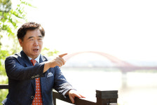 [STORY] 김기호 경기대 정치전문대학원 교수 김정은, 위기 느껴 핵 붙잡는 것