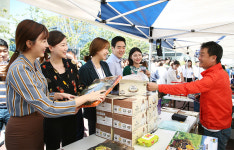 삼성디지털시티, 자매마을 농축산물 직거래 장터 변신