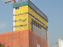 [현장르포] 수원법원종합청사 신축 공사...중장비 주변서 아슬아슬 작업