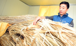 김춘호 문경한지 전수조교 천년의 세월 견디는 우리 종이, 대대손손 이어가야죠