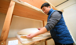 김춘호 문경한지 전수조교 천년의 세월 견디는 우리 종이, 대대손손 이어가야죠