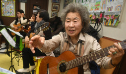 고양 우방아파트 경로단 박명순 사무장 악기 배워보세요