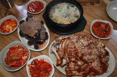 [맛집유랑] 수원 권선시장 제일순대, 쫄깃 족발에 얼큰 순댓국