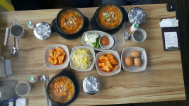 [맛집유랑] 화성 안동장터소고기국밥, 양지 육수·특제 양념… 숙취해소에 그만
