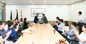이환설 여주시의의장, 43년 만에 고등학교 졸업장 받아