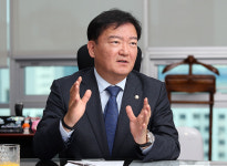 [민경욱이 본 유정복] 업무에 있어선 완벽스타일… 대한민국 제2도시로 이끌것