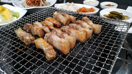 [맛집유랑] 성남 판교 흑돈가 판교 직영점, 두툼한 흑돼지 오겹살에 멜젓 콕