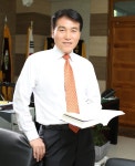 정병국 광교고 교장 학교 주인공은 교장과 학생… 능동적으로 가르치고 배워야죠
