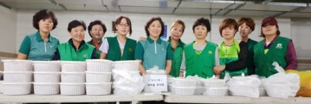 안양 석수2동새마을부녀회, 사랑의 음식 나눠