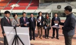 안양시의회 총무경제위, 종합운동장 잔디교체 현황 파악