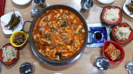 [맛집유랑] 파주 고기랑 찌개랑 자연산 야생버섯 한가득… 뜨끈한 국물에 추위 싹