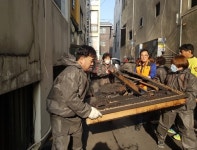 인천 십정1동 행정복지센터·십정의용소방대, 지역 내 주택의 청소 작업 마쳐