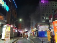 [종합] 수원역 인근 골든프라자 화재, 46명 연기흡입 병원 이송