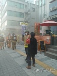 [중부포토] 수원 매산로 골든프라자 PC방 현장서 호흡 곤란 호소하는 시민