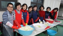 안양시의회, 지역아동센터에 사랑의 김치 전달
