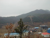 [정경연의 풍수기행] 용인 평택임씨 임인산 묘, 뒤엔 현무 겹겹이… 좌청룡 우백호 감싼 터