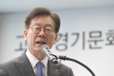 이재명 경기지사, 설 앞두고 용인 중앙시장서 민생행보