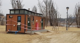 여주 강천섬, 화장실 폐쇄와 고사목·파손 수변데크 방치로 이용시민들 큰 불편