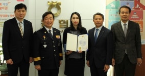 과천경찰서, 보이스피싱 피해 막은 은행원에 감사장