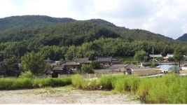 [정경연의 풍수기행] 김제 동곡마을, 전형적 배산임수… 사람·재물 모이는 지형