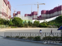 [민원현장] 용인 삼가초등학교, 고층 아파트 건설 일조권 논란