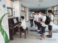 직접 꾸민 가요제... 학생 모두 즐긴 화성 석우중 재능축제 웃음꽃