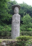 [문화재 산책] 기솔리 석불입상, 2구 석불 큰 돌기둥 세운 형태