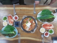 [맛집유랑] 파주 시집안간 돼지 북어머리 육수로 끓인 돼지갈비찌개 한상… 인심도 맛도 일품