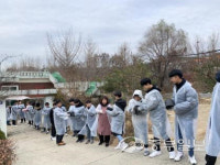 안성 안청중, 마을과 함께 하는 교육...연탄 나눔 봉사 실시