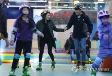 소비자원,  실내롤러스케이트장 안전관리 미흡…이용자 70% 안전모 착용안해