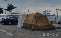 연안부두 바다쉼터 장박캠핑장 전락… 제재근거 없어