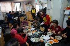 이행숙 자유한국당 인천 서구을 국회의원 예비후보, 검단 마전지구 아파트 일대 경로당 급식 봉사