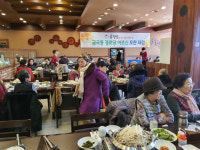 이정관 수원 훈장골 대표, 지역 내 경로당 노인 식사대접해