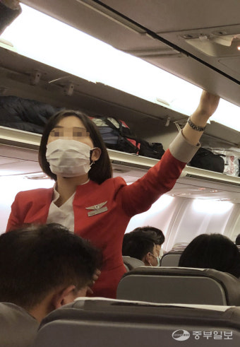 [중부포토] 인천공항 항공기 승무원 마스크 착용