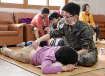 공군 제15특수임무비행단, 성남 고등동·세곡동 복지회관·경로당에서 의료·미용 대민지원 실시