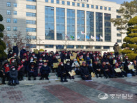 재개발 조속히 시행하라… 안양 상록지구 주민들, 시청 앞 정문에서 집회