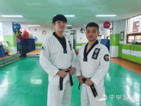 [사람in] 김창수·윤기혁 인천 경희대왕호태권도장 관장 체력 키우는 태권도, 나눔통해 마음의 힘도 키웁니다