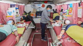 경기남부경찰청 헌혈 동참… 코로나19로 부족한 혈액 돕고자