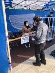 [e평택소식] 코로나19, 이겨낼 수 있다… 평택북부노인복지관 어르신들 위한 대체식품 제공