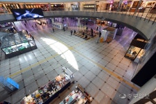 썰렁한 수원역 맞이방