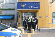 파주경찰, 버려진 장롱 1천500여만원 주인 찾아줘