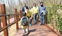 [e구리소식] 보행약자 위해… 구리시, 갈매구릉산자락길 완공·개통