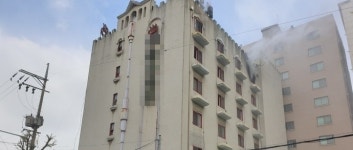 수원 정자동 한 모텔서 화재…소방당국 진화 중