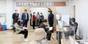 손배찬 파주시의회 의장, 파주시 긴급생활지원금 지급 현장 방문