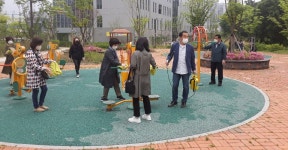 [e하남소식] 긴장을 늦추지 않겠다… 풍산동 통장단 관내 공공장소 방역활동 실시