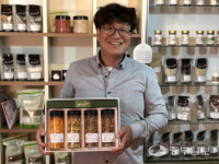 [향토 브랜드를 찾아서] 면역력에 좋은 약초 없어서 못팔죠… 신뢰로 쌓은 7년 약초명가