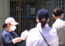 [중부포토] 확진자 방문, 영통1동 행정복지센터 폐쇄