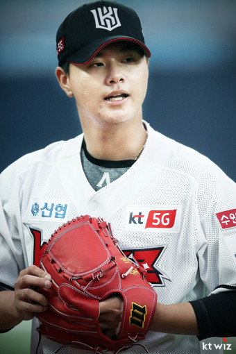 KT 위즈, 3년 연속 키운 선발 투수 김민·배제성·소형준 관심