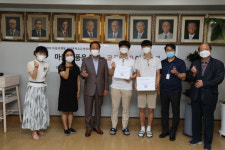 송광식 인천동구의회의장, 동산중 전자체온계 나눔 참석