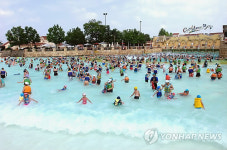 국내 최대 워터파크 에버랜드 캐리비안베이서도 코로나19 확진자 발생